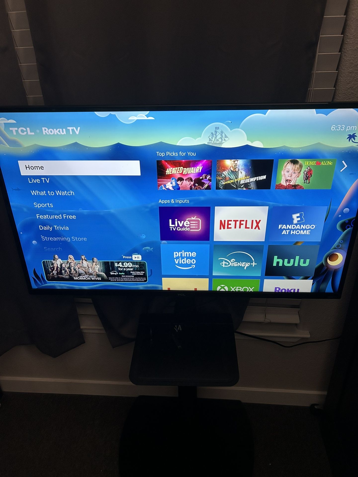 4 K 40 inch Roku Tv with Stand 