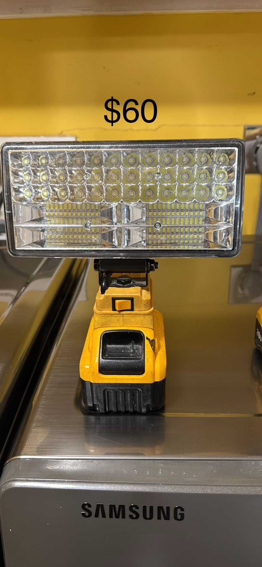 Dewalt,Makita 20 Volt Work Pods LED Lights