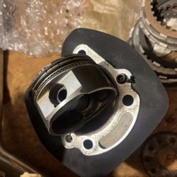 1999 Twin Cam Cylinders And Pistons