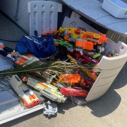 LOTS OF NERF GUNS
