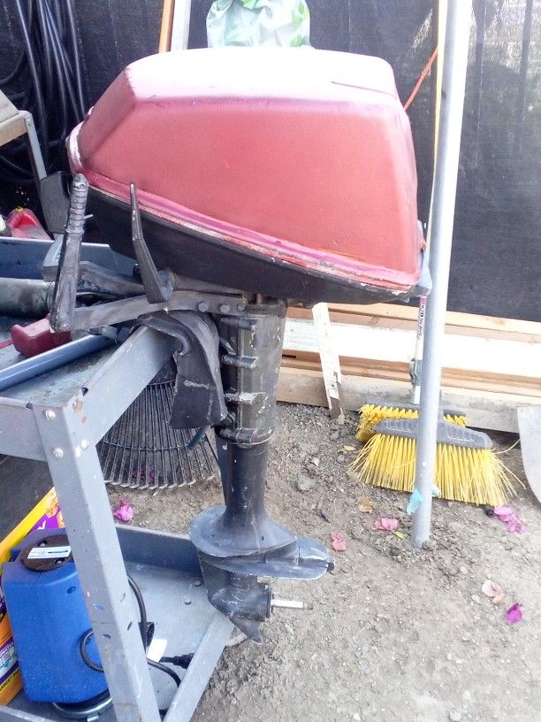 OUTBOARD MOTOR
