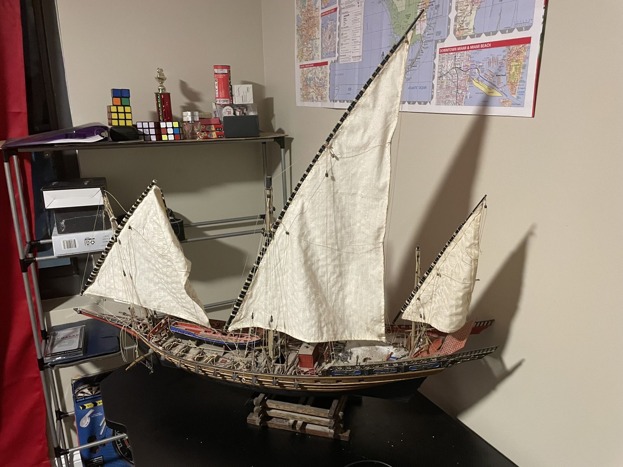 GALLEON SHIP MODEL