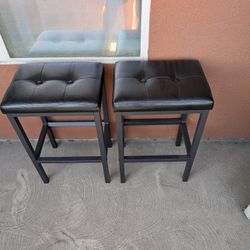 2 Stools