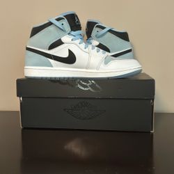 Air Jordan 1 Mid SE (Ice Blue)
