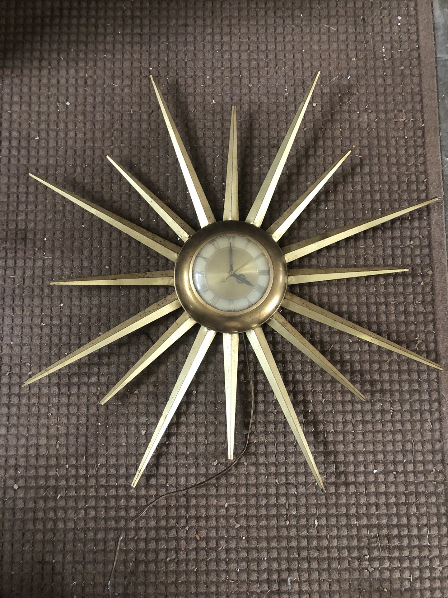 Mid Century United Starburst Clock