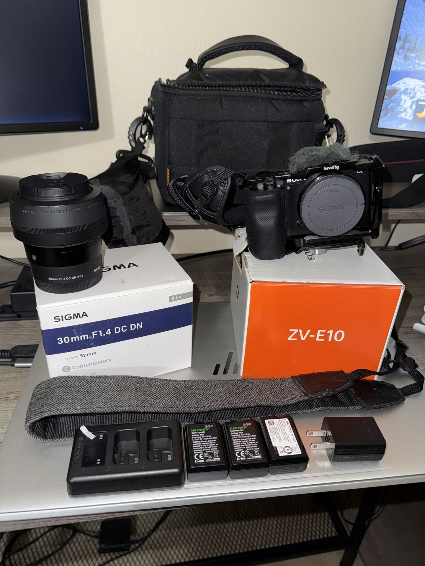 CAMERA SONY ZVE10 W/LENS SIGMA 30mm F1.4