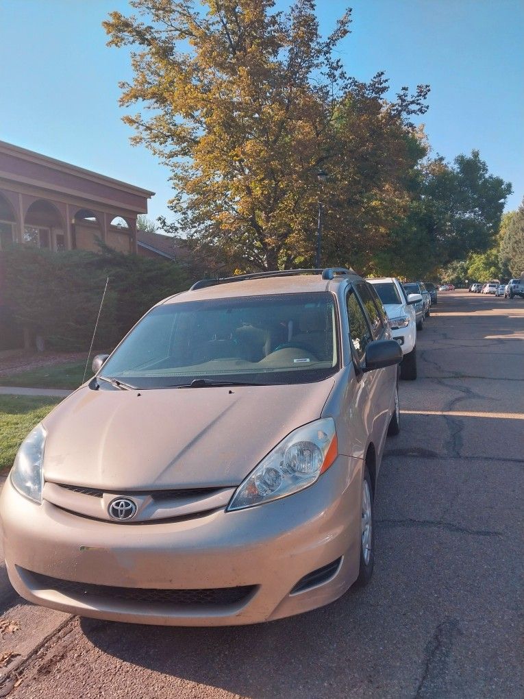 TOYOTA SIENNA