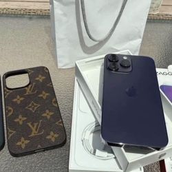 I phone 14 pro max 100% battery life brand new battery from Apple