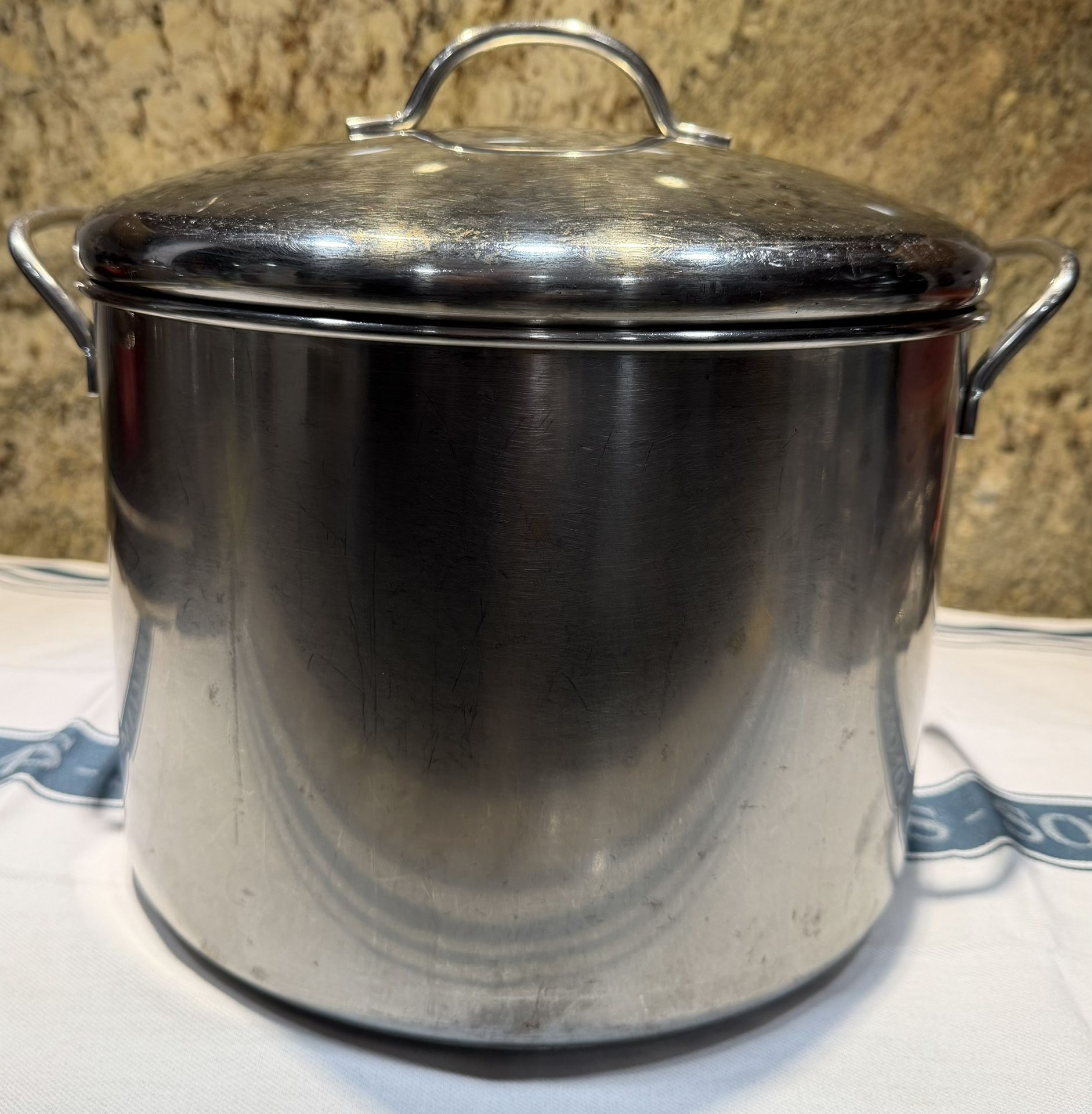 Premium Farberware16 Quart 18/10 Stainless Steel Stockpot with Lid. Used VG-Good Condition.
