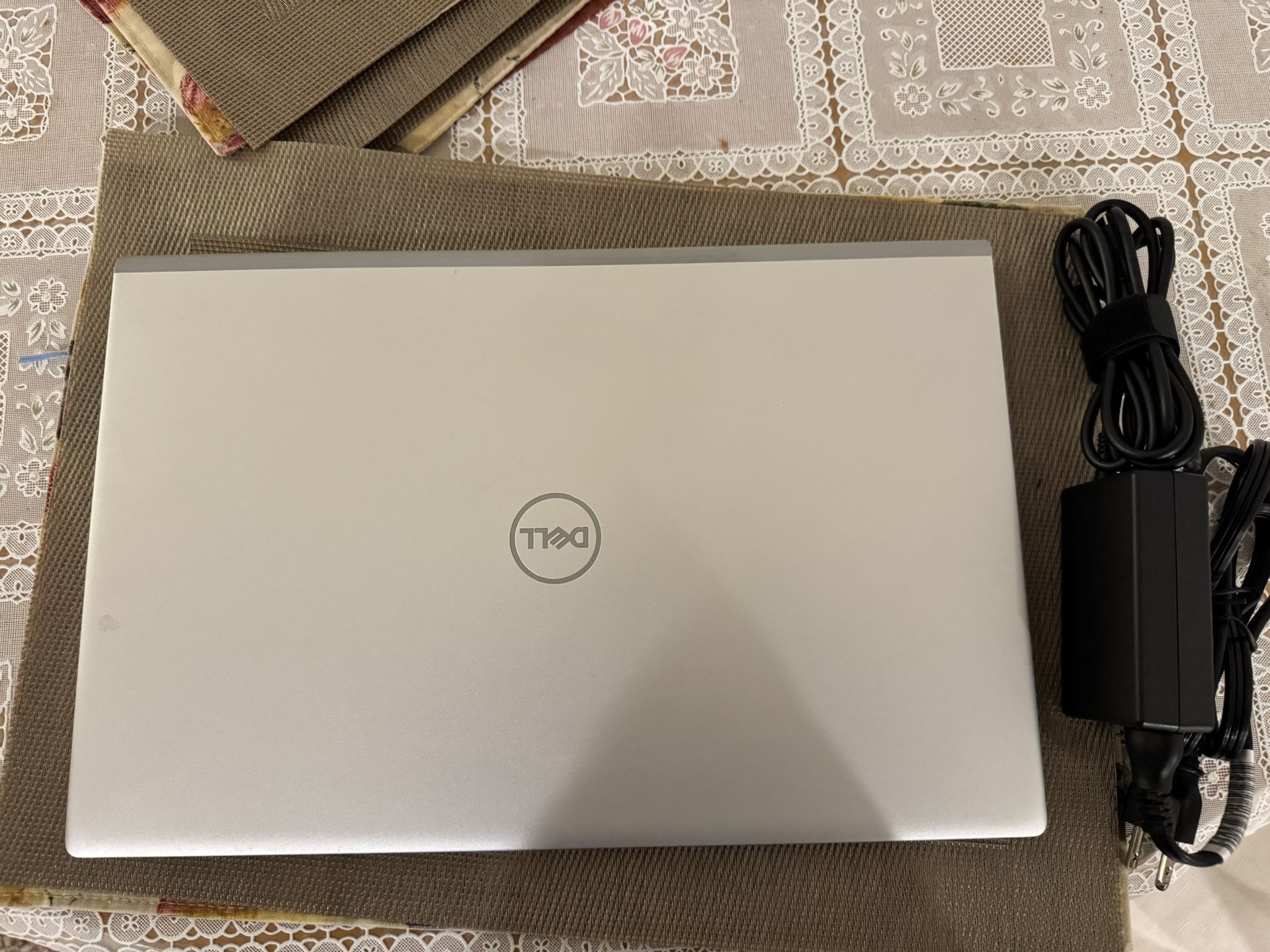 Dell Inspiron 5502 15.6" Laptop i5-1135G7 16GB DDR4 512GB M.2 Win 11 Pro