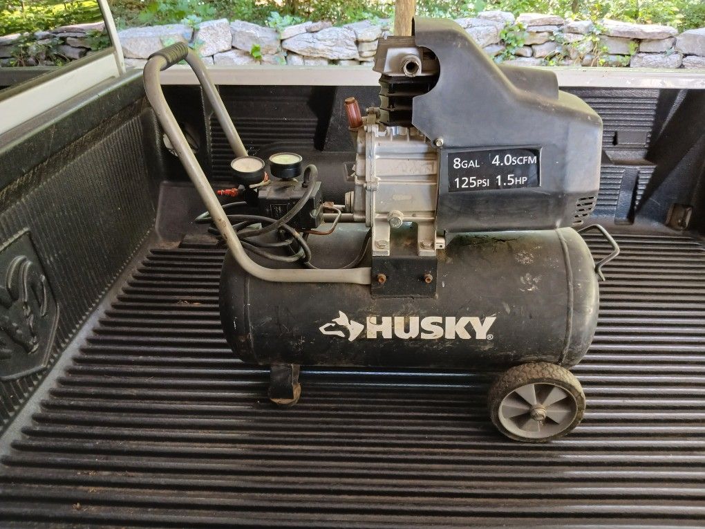 Husky 8gal Air Compressor, Works Great