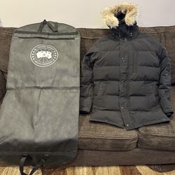 CANADA GOOSE JACKET ( LIKE NEW )