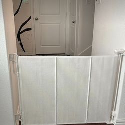 Retractable Gate Or Fence 