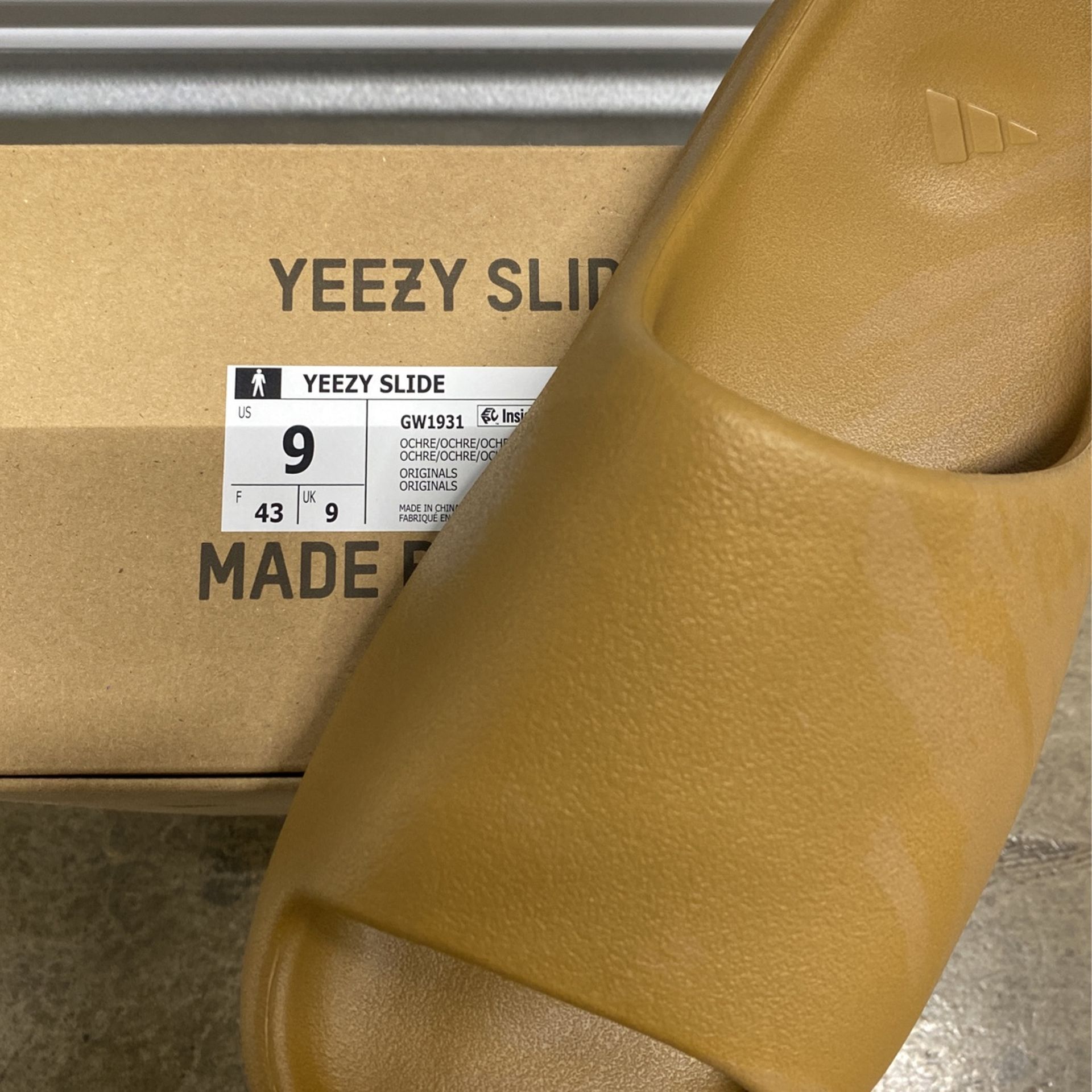 YEEZY SLIDE ENFORA for Sale in Los Angeles, CA - OfferUp