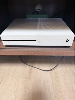 Xbox One S 1TB – White – Great Working Condition