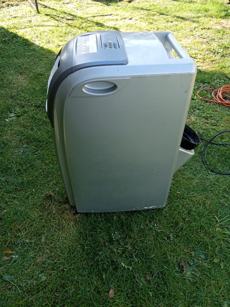 Edgestar - 12,000 BTU Portable Air Conditioner and Dehumidifier