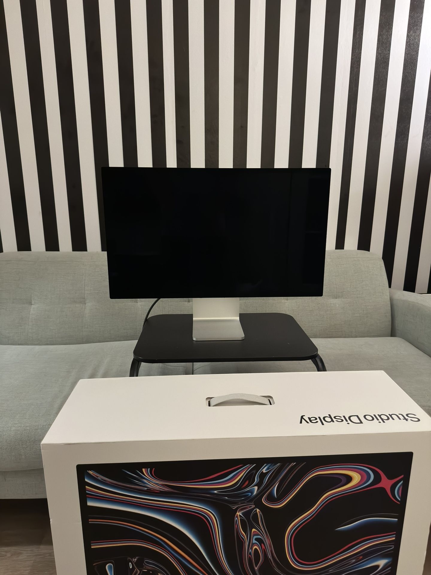 Apple Studio Display 27” 5K Height Adjustable And Tilt One Owner Never Moved No Scratches Or Dead Pixels