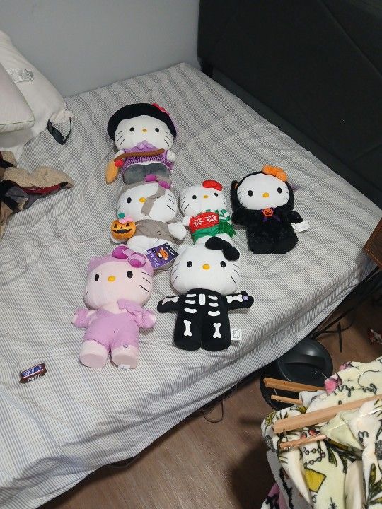 Hello Kitty Greeters