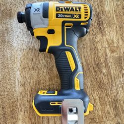 DEWALT IMPACT DRIVER ( tool only)DCF887