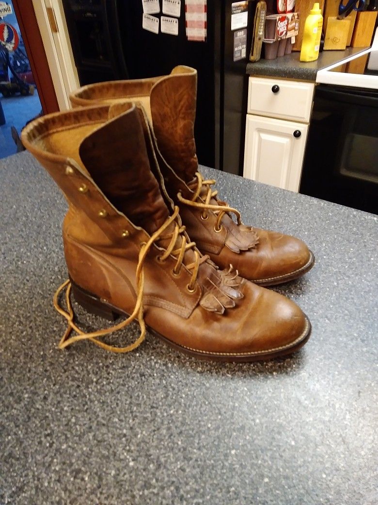 JUSTIN HERITAGE. SIZE. 7.5. B LEATHER SOLES RUBBER HEELS. BOOTS LIKE NEW.