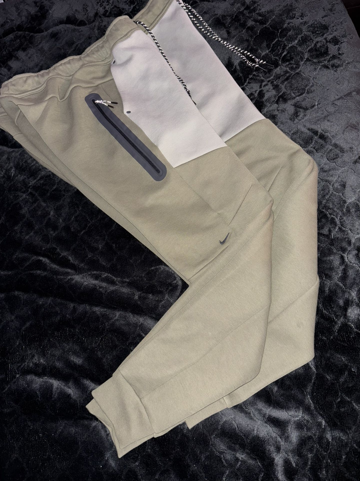 Nike Tech Joggers