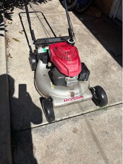 Honda HRR 216 mower