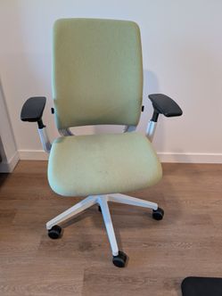 Steelcase Amia (Lightly Used, Ergonomic)