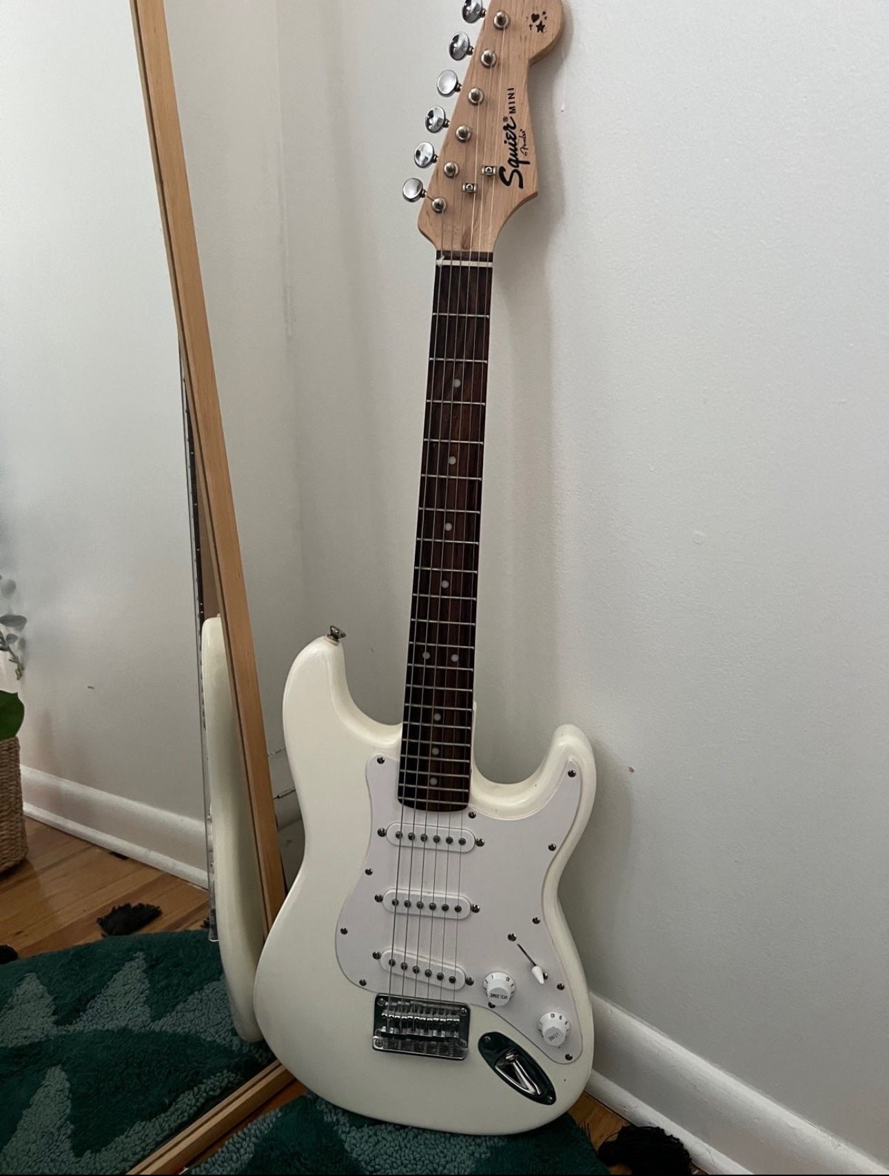 White Fender squier mini guitar