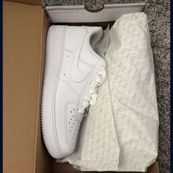 Nike Air Force 1 - Size 9