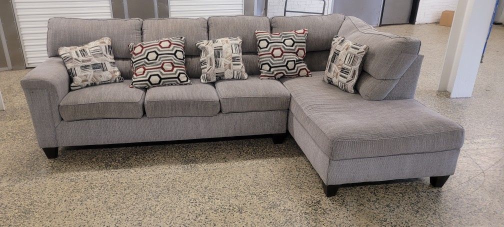 Nice Sectional (I CAN DELIVER)