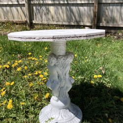 Vintage side table/plant stand 