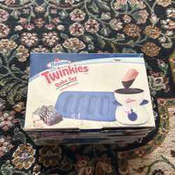Twinkie Bake Set With Chocolate Melting Pot