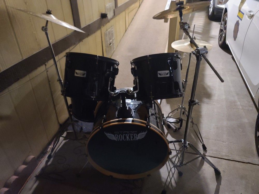 Drums / Drum Set - 5 Piece Drum Set Complete with Bass Pedal, Cymbals and Hi-Hats, Hardware and Sticks for $222 OBO
