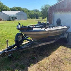 81 Glastron Bass Boat 