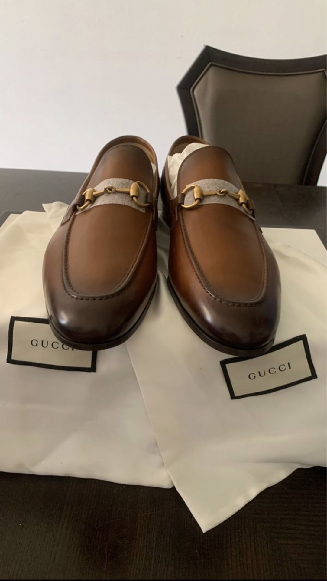 Men’s 8.5 never been used Gucci shoes