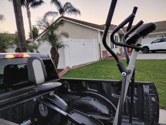 Pro-FORM Hybrid Trainer Elliptical & Recumbent Bike ***LIKE NEW*** FREE LOCAL  DELIVERY