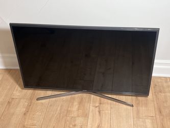 43 Inch Samsung Smart TV (includes remote)