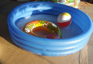 6ft inflatable pool NEW in box///// alberca nueva en caja, 6pies de ancho