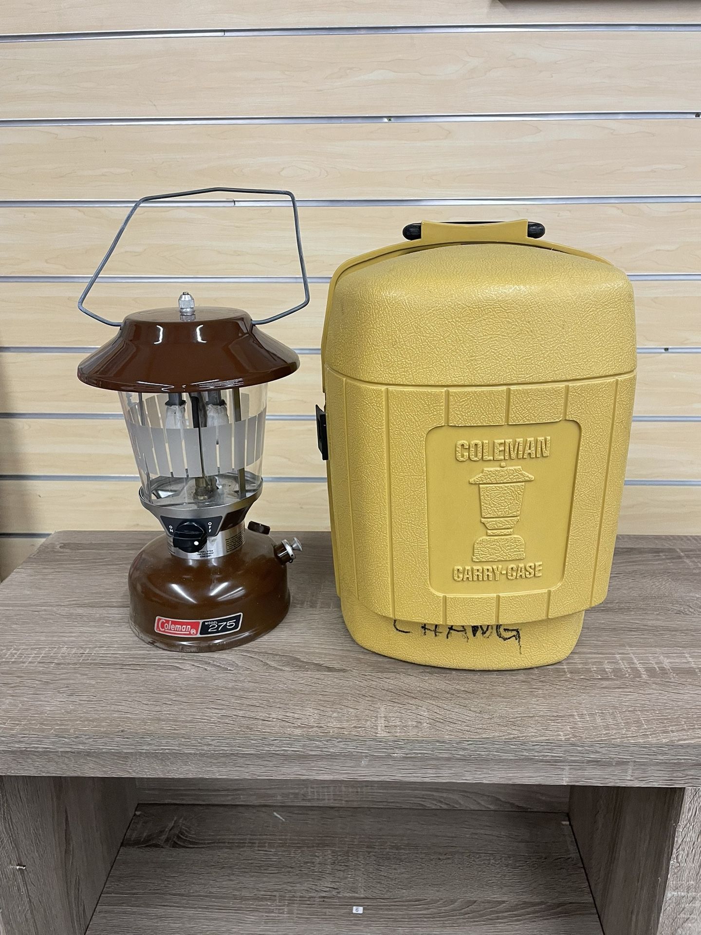 Vintage Coleman Lantern Model 275 Brown 1981 With Yellow Clamshell