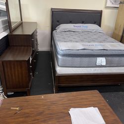 Queen Bed Room Set( Includes Queen Bed Frame, Dresser, Mirror, 1 Night Stand) ON SALE