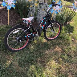 Girls Bike - Basically New 