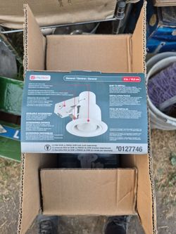Utilitech  Empotrada con Deflector