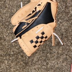 Baseball glove with padding