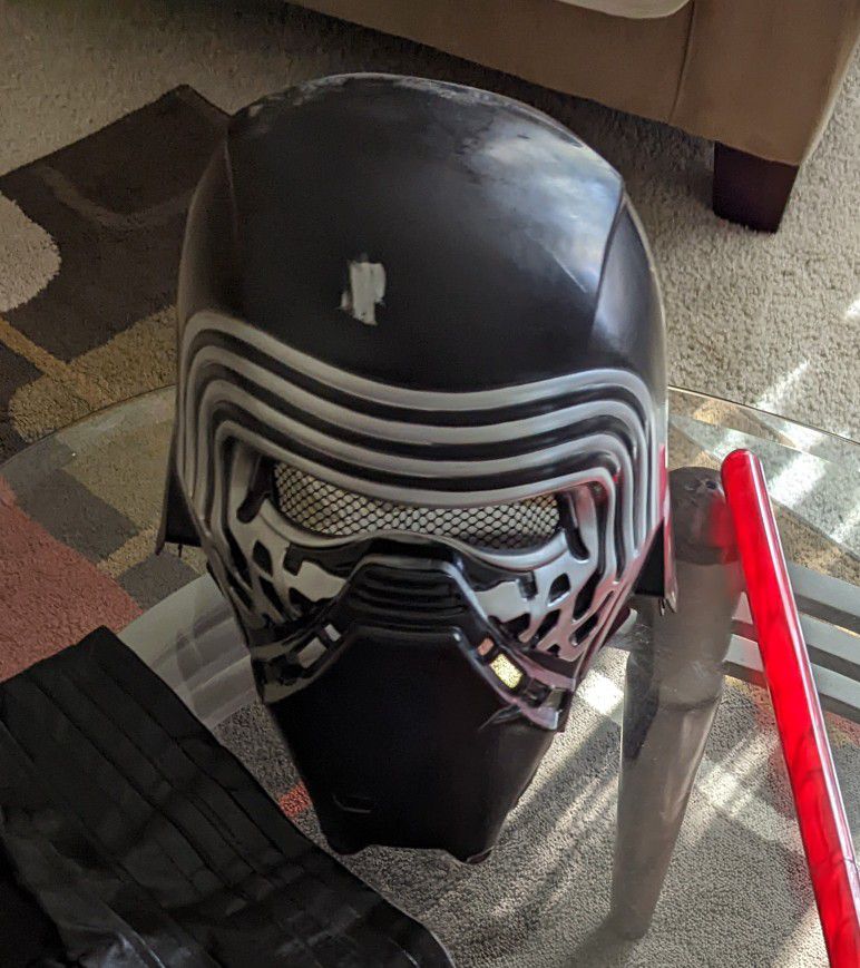Star Wars Kylo Ren Lightsaber & Helmet