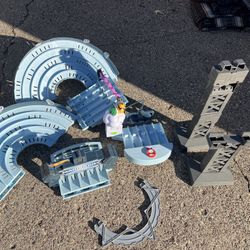MarioKart Rainbow Road Hotwheels 
