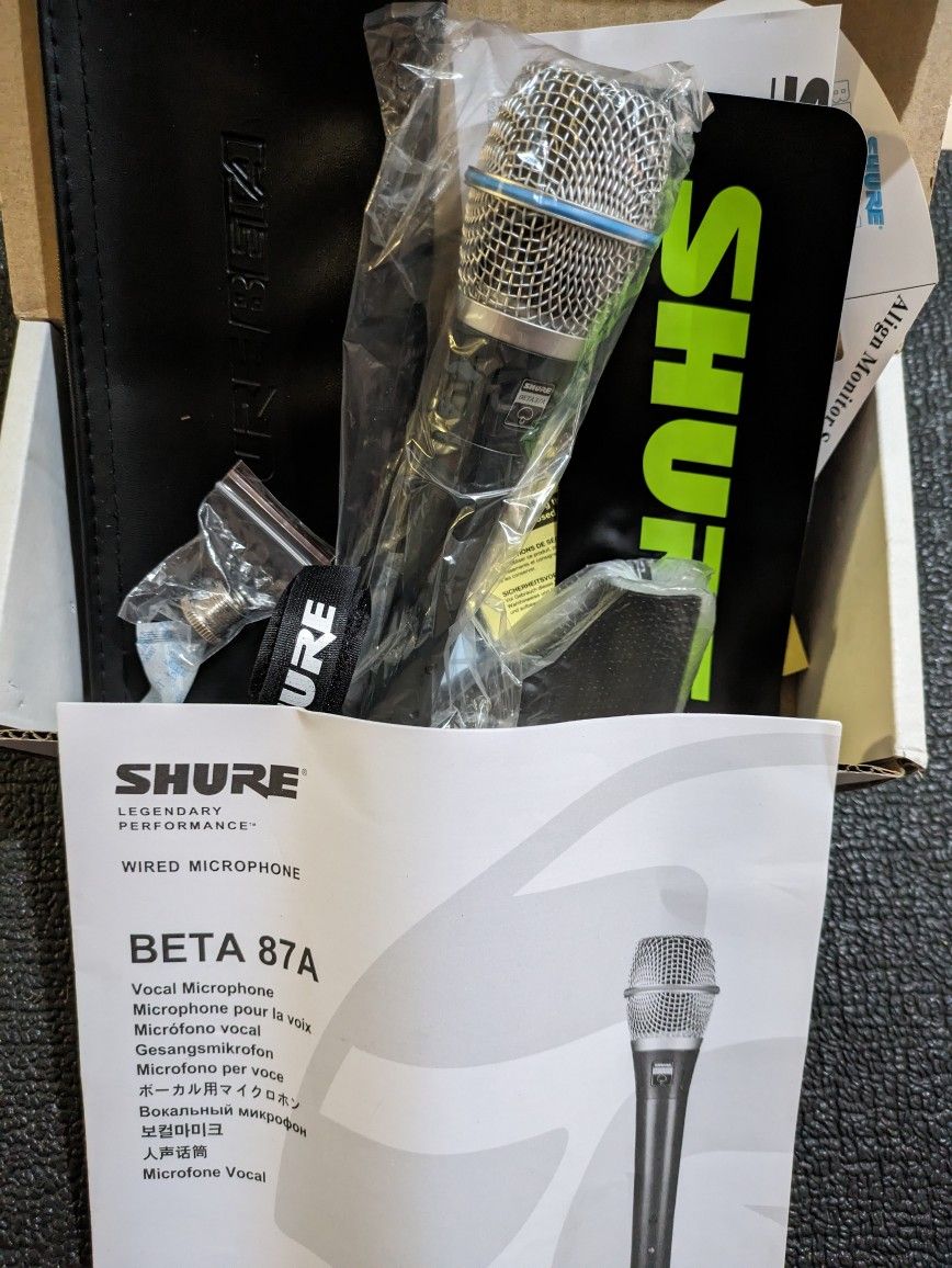 Shure BETA 87A Studio Grade Vocal Microphone with Built-in Pop Filter - Single Element Supercardioid Condenser Mic with A25D Mic Clip and Storage Bag