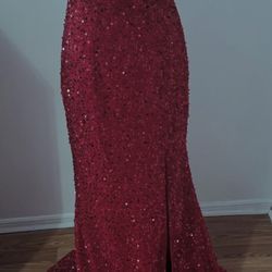 Very elegant dress, size M, in beautiful shine