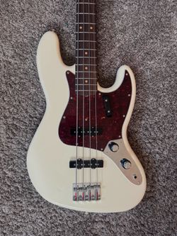 Fender Vintera III Early 60’s Jazz Bass - Olympic White - Like New