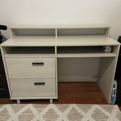 Office Desk w/ Drawers & Hutch