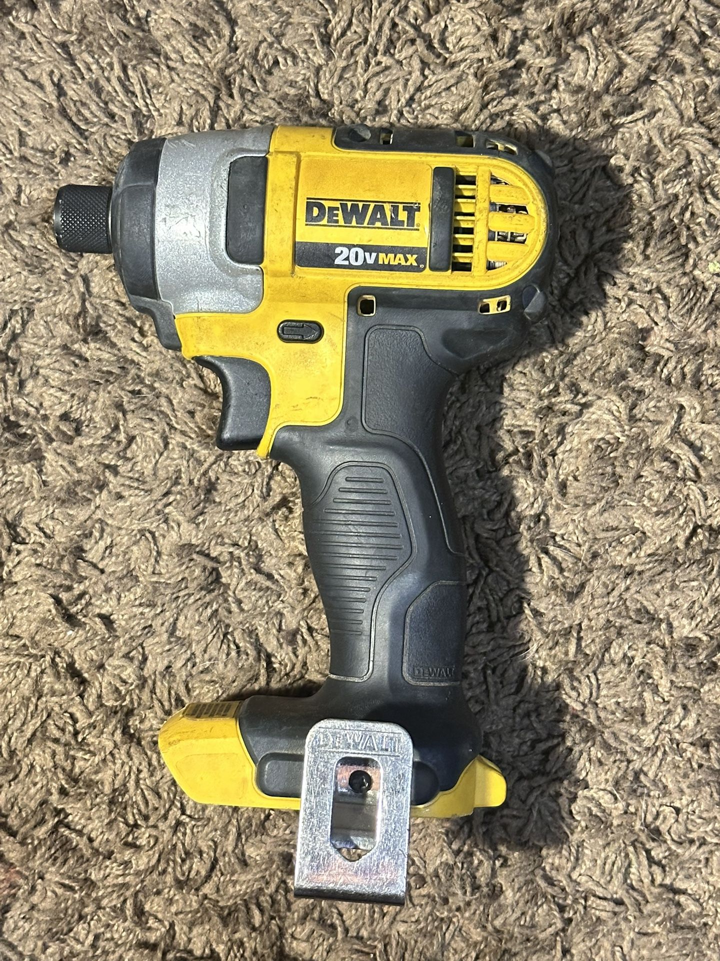 DeWALT 20v MAX 1/4” Impact Driver ( DCF885 )